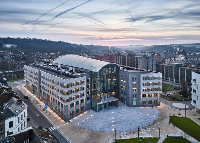 Maßgefertigte Möbel für den neuen Justizpalast in Namur